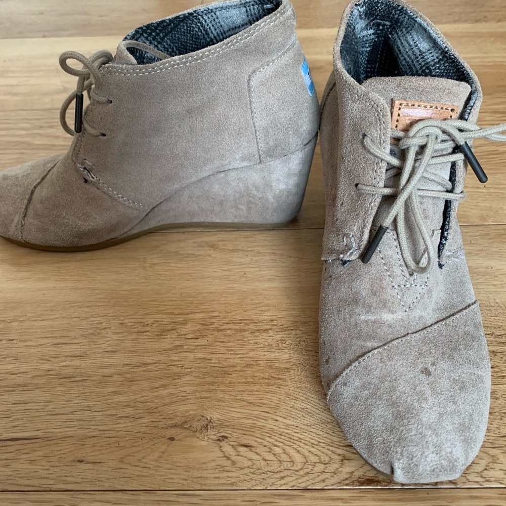 Toms Tan Suede Booties